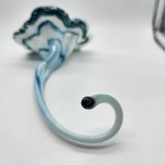 Handblown artglass flower color infused blue white - Picture 4 of 9